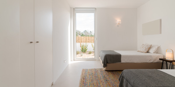 Comprar / Vender Casas Unifamiliares y Chalets en Sant Iscle de Vallalta · con Mobiliario y Carpintería a Medida