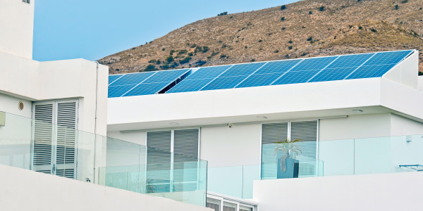 Comprar / Vender Pisos y Plantas Bajas en Pineda de Mar · con Placas Solares