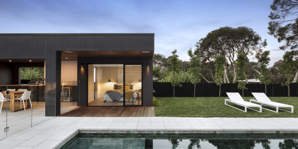 Inversores, Intermediarios, Agentes y Brokers Inmobiliarios en Sant Iscle de Vallalta · Casas Diseño Minivalista