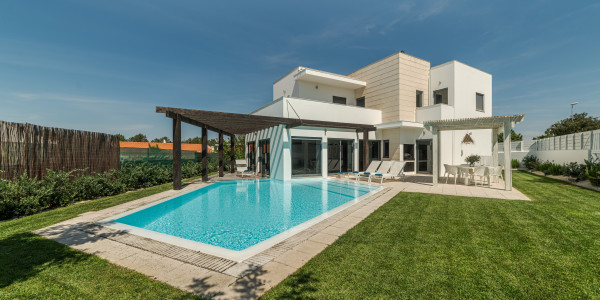 Inversores, Intermediarios, Agentes y Brokers Inmobiliarios en Sant Iscle de Vallalta · Villas